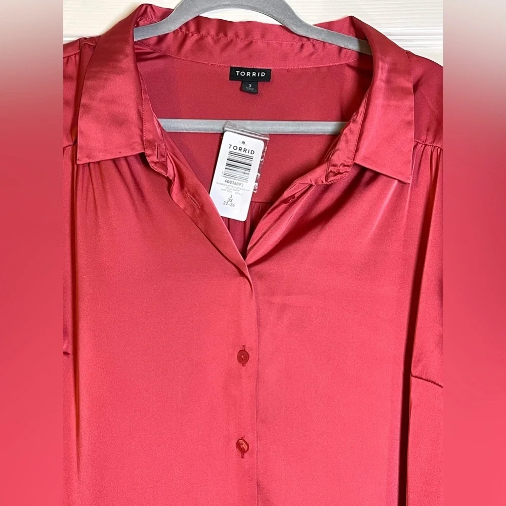 NWT TORRID Madison Satin Button-Up Long Sleeve Shirt Size 3X (22/24) Holly Berry - Picture 4 of 8